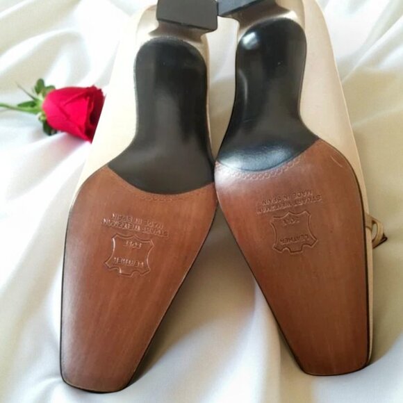 Stuart Weitzman  Stuart French Kitten Bell Heel Shoes – Size 4.5B - Picture 5 of 13